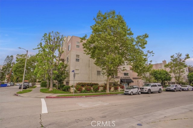 Detail Gallery Image 2 of 14 For 11230 Peach Grove St #206,  North Hollywood,  CA 91601 - 2 Beds | 2 Baths