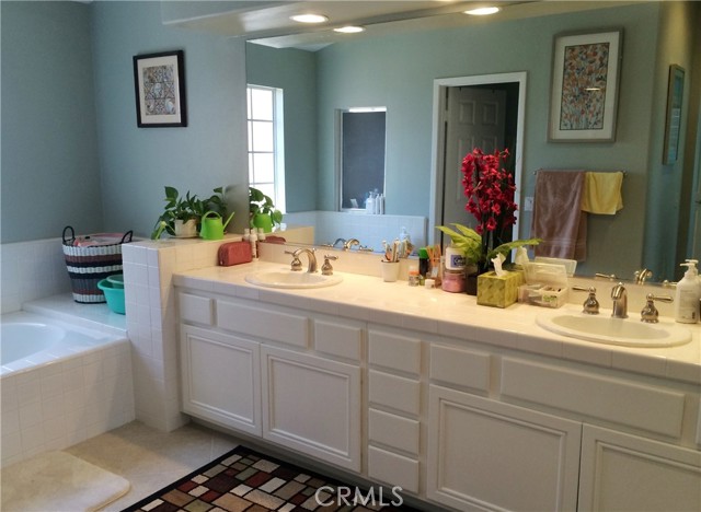 2371 Tryall, Tustin CA: https://media.crmls.org/medias/e2d007dd-1815-474d-92c9-9175dd30dfb0.jpg