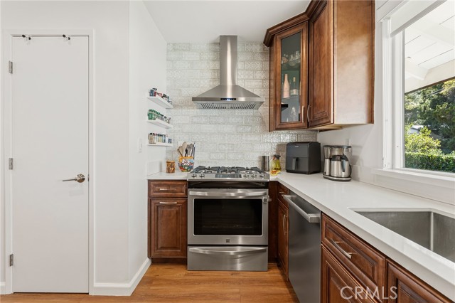 22926 Cass Avenue photo 14