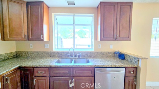 7960 Eugenia Avenue, Fontana CA: https://media.crmls.org/medias/e2d0ec6e-8e5b-4812-87e3-3719e41d31da.jpg