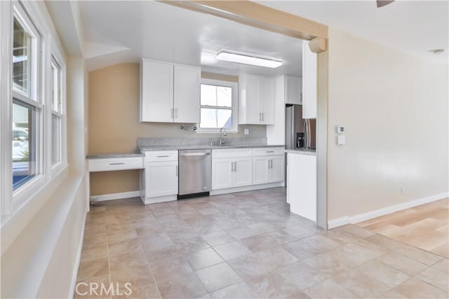 21032 Cantara Street, Canoga Park CA: https://media.crmls.org/medias/e2d13a40-072b-44ed-8386-53a594a68461.jpg
