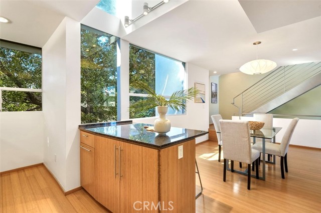 1035 19th Street, Santa Monica CA: https://media.crmls.org/medias/e2d19d5c-937e-4e35-b356-6a9c4949f926.jpg