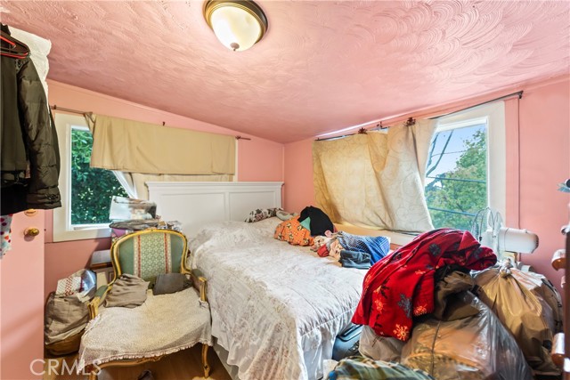 2424 West Boulevard, Los Angeles CA: https://media.crmls.org/medias/e2d1f084-fd28-4136-a9f3-099cbdff54e3.jpg