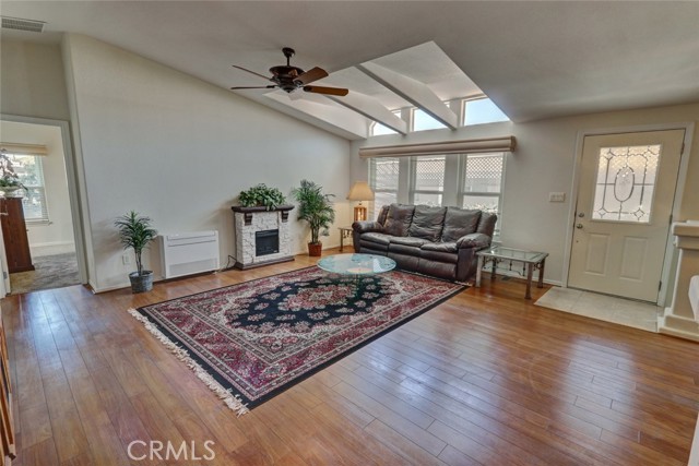Detail Gallery Image 7 of 51 For 9850 Garfield #35,  Huntington Beach,  CA 92646 - 3 Beds | 2 Baths