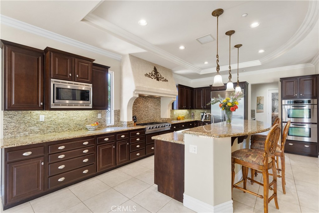 https://media.crmls.org/medias/e2d2186a-df0a-406e-97dd-436adcc93285.jpg?preset=X-Large
