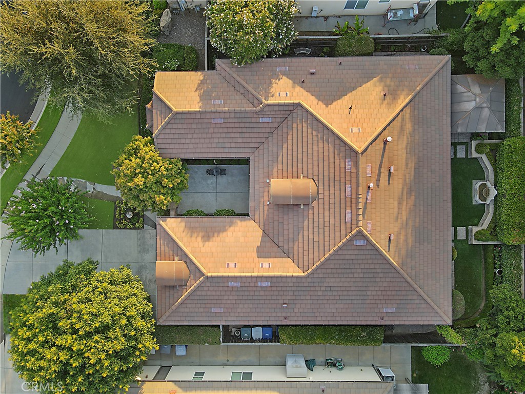 https://media.crmls.org/medias/e2d2970a-5659-42e6-9c06-5045a6e27e0c.jpg?preset=X-Large
