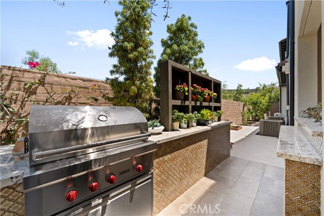 142 Salt spg, Irvine CA: https://media.crmls.org/medias/e2d32ee4-571d-4ca6-810b-74035dcc3a4a.jpg