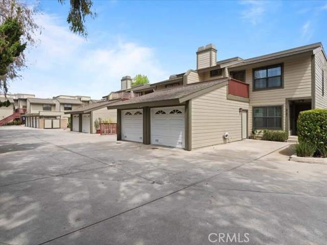 2157 Pacific Avenue, Costa Mesa CA: https://media.crmls.org/medias/e2d36e89-3c4f-44ad-b5a9-4154bcab4d17.jpg