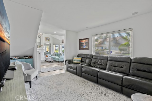 1324 Darwin Drive, Oceanside CA: https://media.crmls.org/medias/e2d4547f-5ea5-4c21-841d-a27211d2029a.jpg