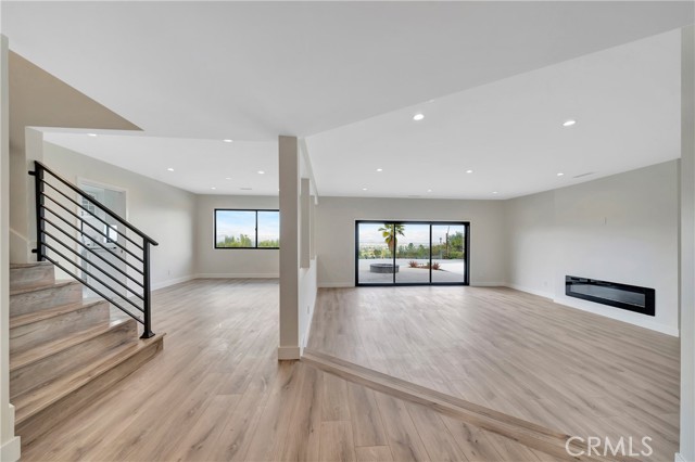 Detail Gallery Image 5 of 31 For 4648 Monarca Dr, Tarzana,  CA 91356 - 4 Beds | 4 Baths