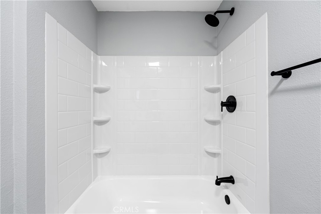 https://media.crmls.org/medias/e2d4c773-9963-4639-b2ae-f48ed09e92b1.jpg?preset=X-Large