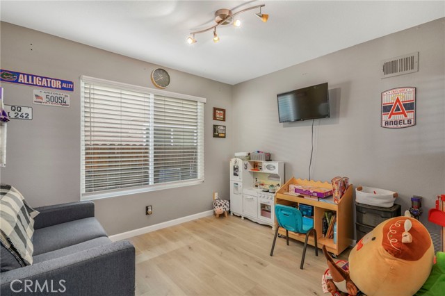 Detail Gallery Image 12 of 43 For 3670 Windstorm Way, Riverside,  CA 92503 - 4 Beds | 2/1 Baths