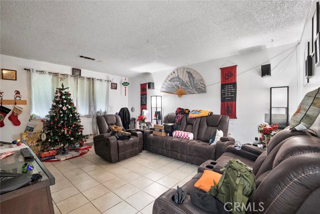 Detail Gallery Image 6 of 22 For 6700 Rex, Winton,  CA 95388 - 3 Beds | 2 Baths