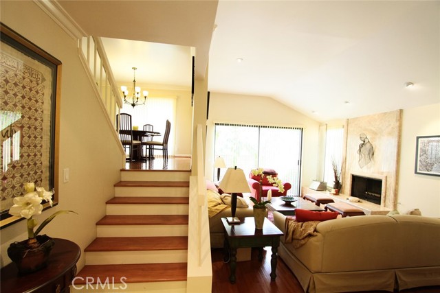 Detail Gallery Image 8 of 21 For 21820 Marylee St #225,  Woodland Hills,  CA 91367 - 3 Beds | 2/1 Baths