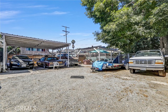 1470 W Adams Boulevard, Los Angeles CA: https://media.crmls.org/medias/e2d73586-7740-449a-ab40-7a96b2294d80.jpg