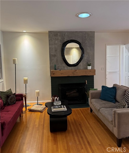 Detail Gallery Image 20 of 34 For 924 Irving Dr, Burbank,  CA 91504 - 4 Beds | 3 Baths