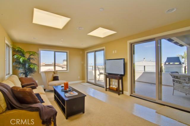 123 Guadalupe, Redondo Beach, California 90277, 4 Bedrooms Bedrooms, ,2 BathroomsBathrooms,Residential,Sold,Guadalupe,S11058570