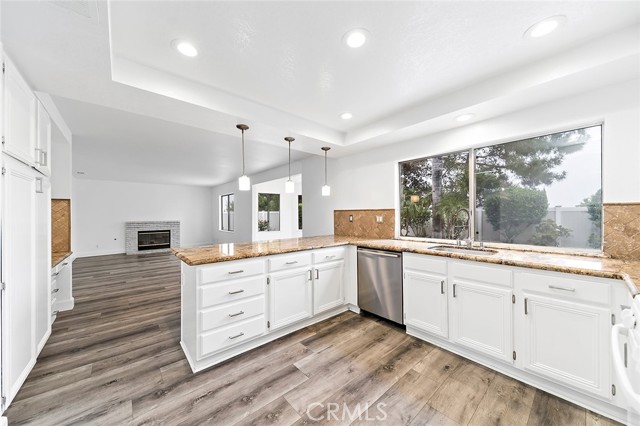 701 Black Oak Circle, Corona CA: https://media.crmls.org/medias/e2d867ab-cfd7-4e1e-850e-e6366b47eba4.jpg