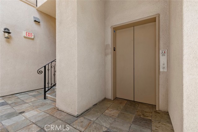 elevator to garge