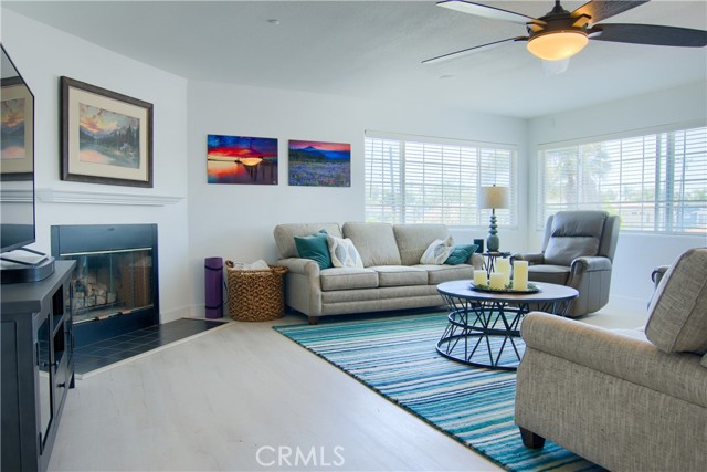 Detail Gallery Image 13 of 27 For 308 13th St, Seal Beach,  CA 90740 - – Beds | – Baths