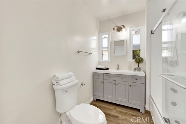 17350 Hamlin Street, Lake Balboa CA: https://media.crmls.org/medias/e2d9a695-ffe1-4b1e-8366-20efb83d5bae.jpg