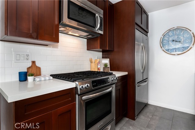 Stainless steel appliances and quartz counters