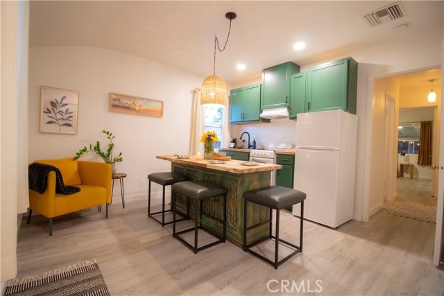12512 Miranda Street, Valley Village CA: https://media.crmls.org/medias/e2dab1a4-5bb4-4011-9302-f8a182a522a6.jpg
