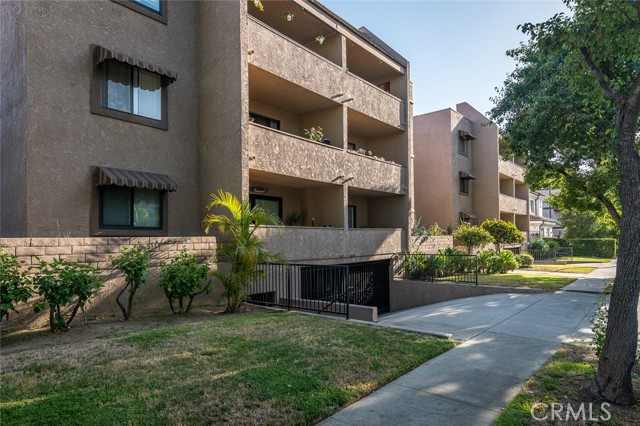 356 W California Avenue, Glendale CA: https://media.crmls.org/medias/e2dadd04-1599-4ceb-8e08-25581499069c.jpg