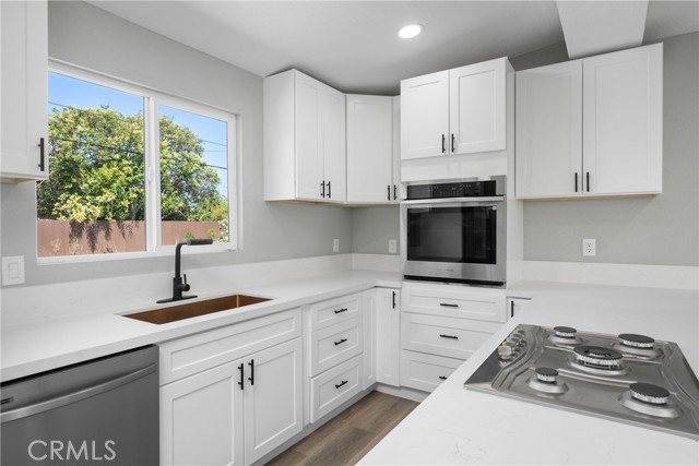 837 S Magnolia Avenue, Anaheim CA: https://media.crmls.org/medias/e2dc4b5c-8e31-43bd-8241-73b60021a919.jpg