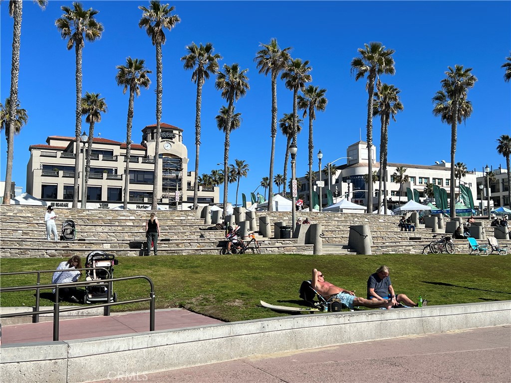 https://media.crmls.org/medias/e2dc5fd8-13e4-4276-9ced-193daca33662.jpg?preset=X-Large