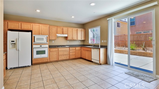 1765 Yvonne Court, Riverside CA: https://media.crmls.org/medias/e2dc6f7d-192c-4746-9053-056b09535ee7.jpg
