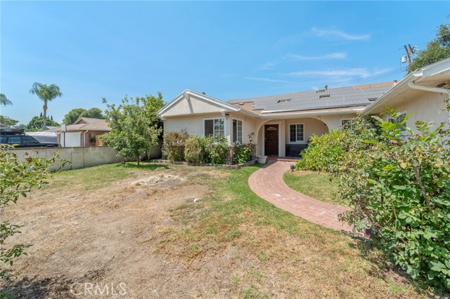6913 Rubio Avenue, Lake Balboa CA: https://media.crmls.org/medias/e2dcbec5-bbce-4c2a-bc4f-b332d7d5b5a7.jpg
