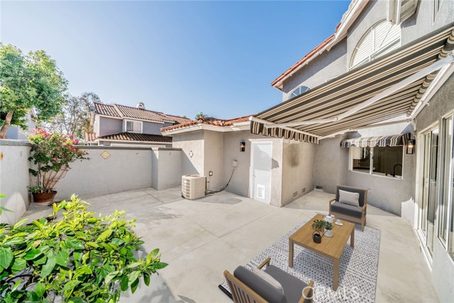 Detail Gallery Image 7 of 38 For 3722 Strawberry Creek, Ontario,  CA 91761 - 4 Beds | 3 Baths