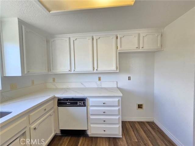 Detail Gallery Image 12 of 32 For 20361 86th St, California City,  CA 93505 - 3 Beds | 2 Baths