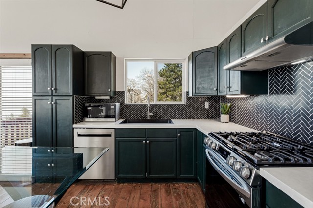 Detail Gallery Image 10 of 49 For 30191 Enchanted Way, Running Springs,  CA 92382 - 3 Beds | 3 Baths