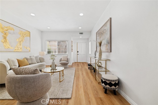 Detail Gallery Image 3 of 36 For 6152 Rosemead Bld #C,  Temple City,  CA 91780 - 3 Beds | 2/1 Baths
