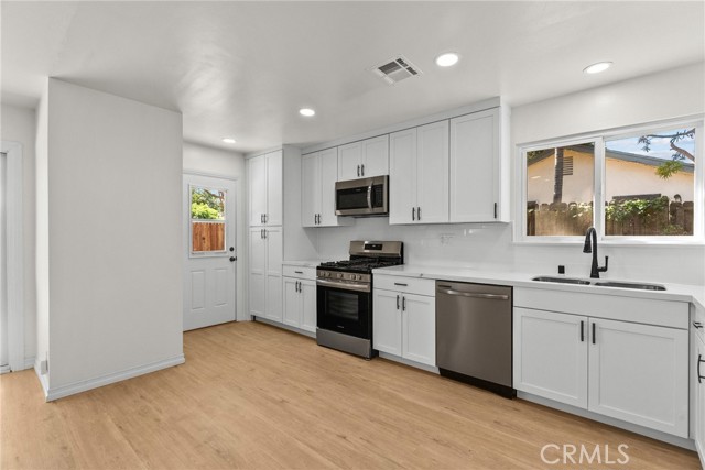 Detail Gallery Image 9 of 33 For 16836 Simonds St, Granada Hills,  CA 91344 - 4 Beds | 2 Baths