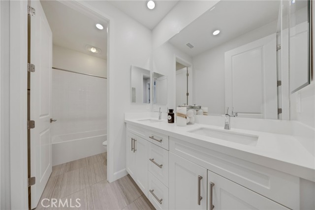 72 English Saddle, Irvine CA: https://media.crmls.org/medias/e2df97af-40c9-4850-b70d-3771eb690abc.jpg