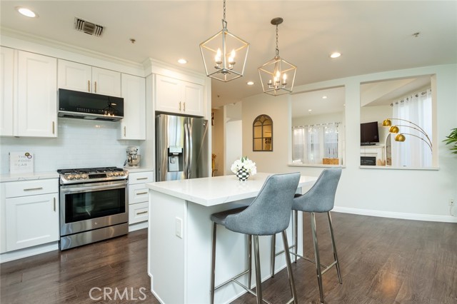 Detail Gallery Image 9 of 43 For 3960 Pennsylvania Ave #107,  La Crescenta,  CA 91214 - 3 Beds | 2/1 Baths