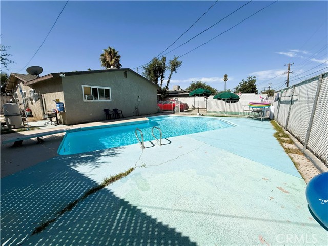 Detail Gallery Image 26 of 40 For 1320 White Ln, Bakersfield,  CA 93307 - 4 Beds | 2 Baths