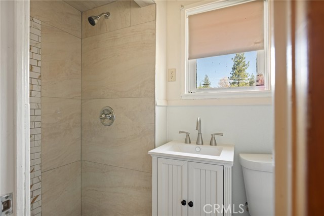 Detail Gallery Image 6 of 18 For 32930 Rim of the World, Running Springs,  CA 92382 - 2 Beds | 2 Baths
