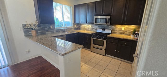 Detail Gallery Image 3 of 15 For 6138 Greenboro, Fontana,  CA 92336 - 3 Beds | 2/1 Baths