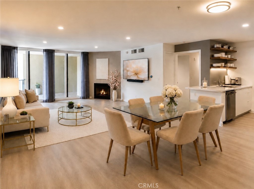 7320 Hawthorn #206