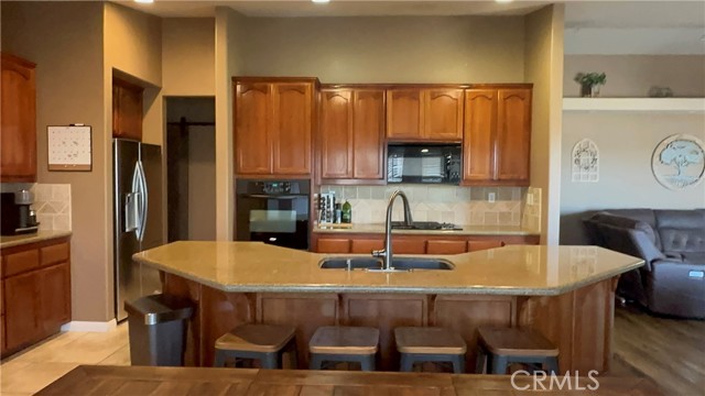 Detail Gallery Image 12 of 30 For 15454 Mustang Ave, Apple Valley,  CA 92307 - 4 Beds | 3 Baths