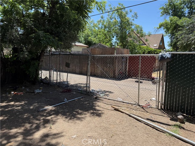 Detail Gallery Image 14 of 16 For 2726 E Washington Ave, Fresno,  CA 93701 - 2 Beds | 1 Baths
