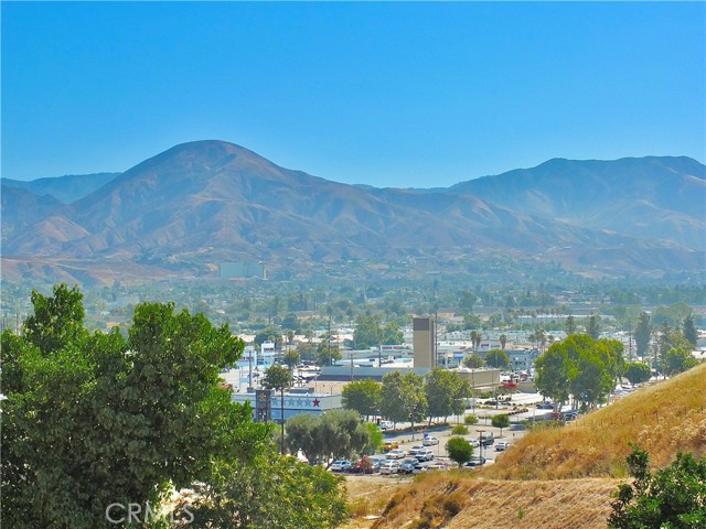 Detail Gallery Image 6 of 50 For 6570 Monte Vista Dr, San Bernardino,  CA 92404 - 2 Beds | 2 Baths