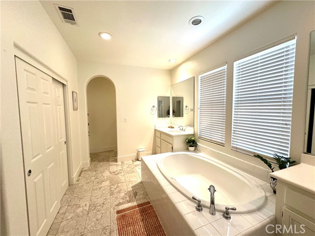 Detail Gallery Image 9 of 23 For 4359 Altivo Ln, Corona,  CA 92883 - 5 Beds | 3 Baths