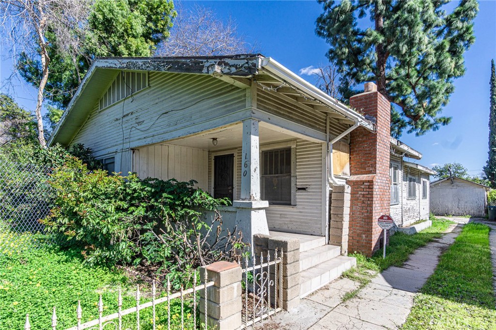 160 S Altadena Drive, Pasadena, CA 91107