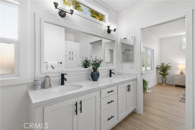 Image 13 of 18 For 19009 South Laurel Park Road 186