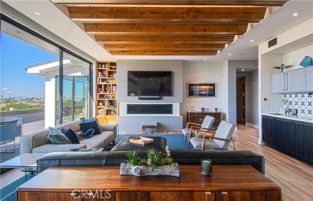 Detail Gallery Image 18 of 39 For 1301 Outrigger Dr, Corona Del Mar,  CA 92625 - 4 Beds | 3/1 Baths